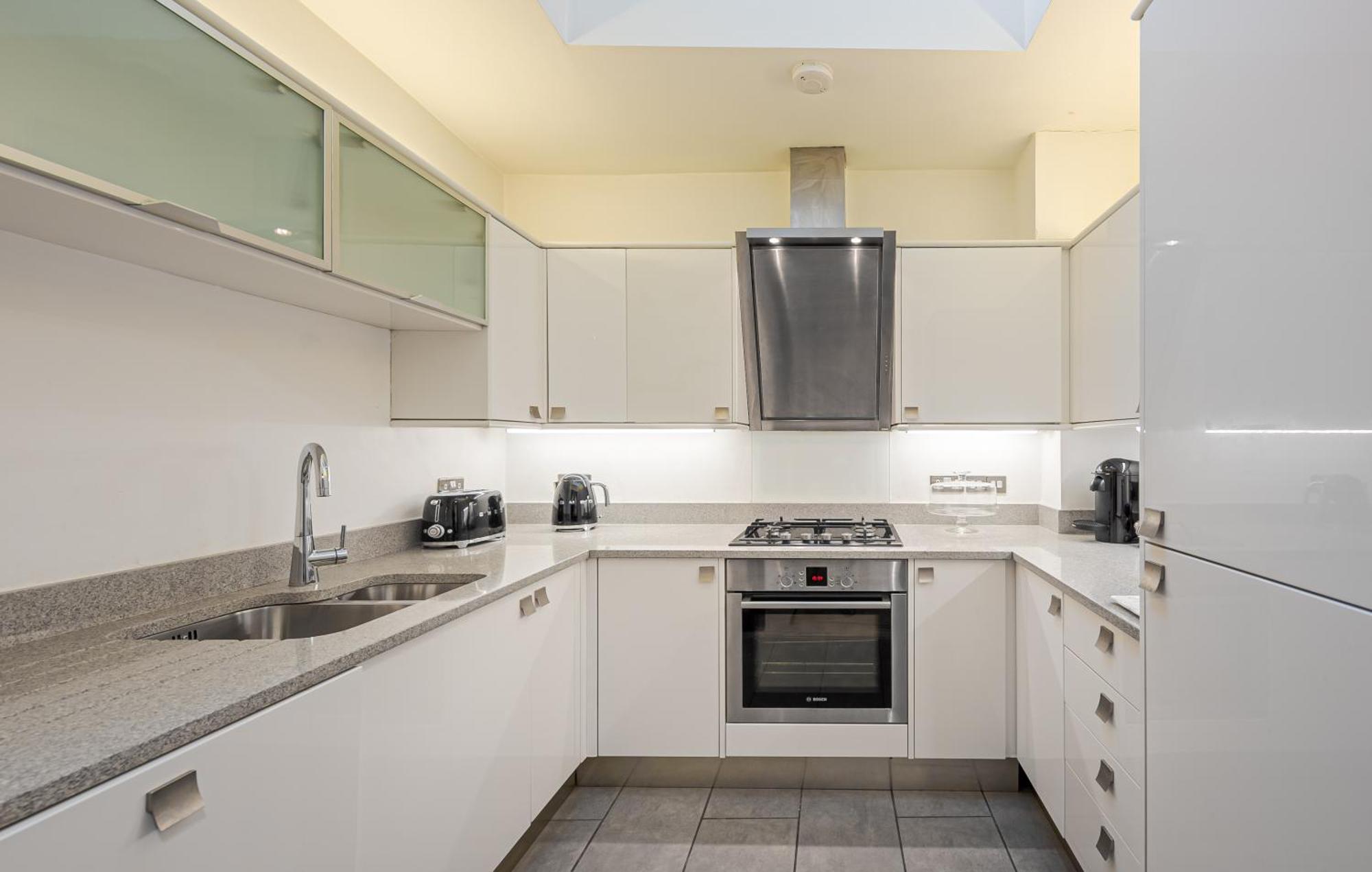Luxury 3 Bedroom House In Belgravia Prime Location And Stylish *