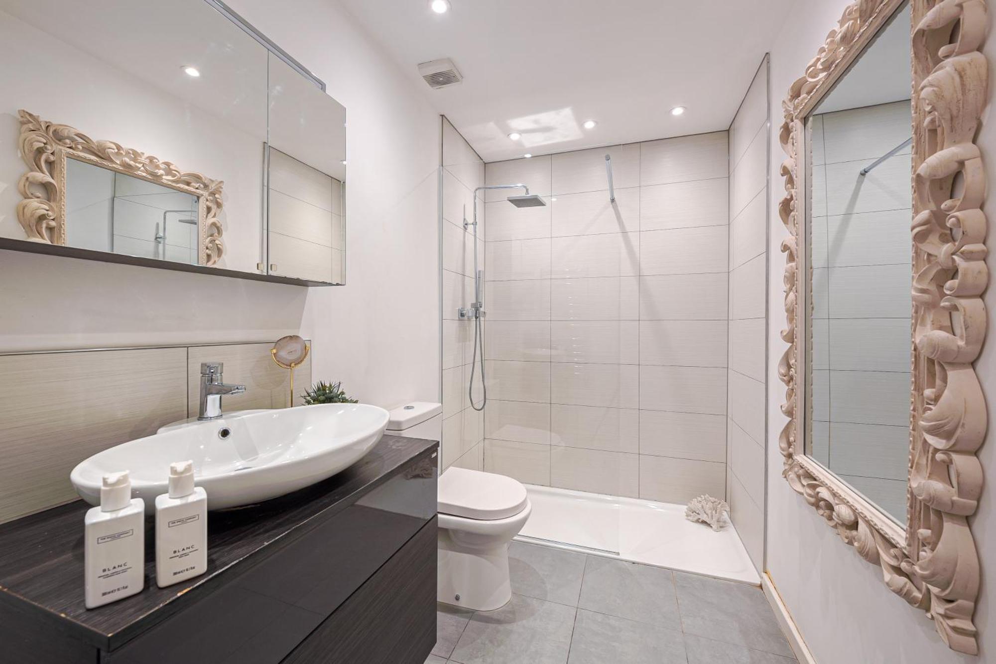 Luxury 3 Bedroom House In Belgravia Prime Location And Stylish *
